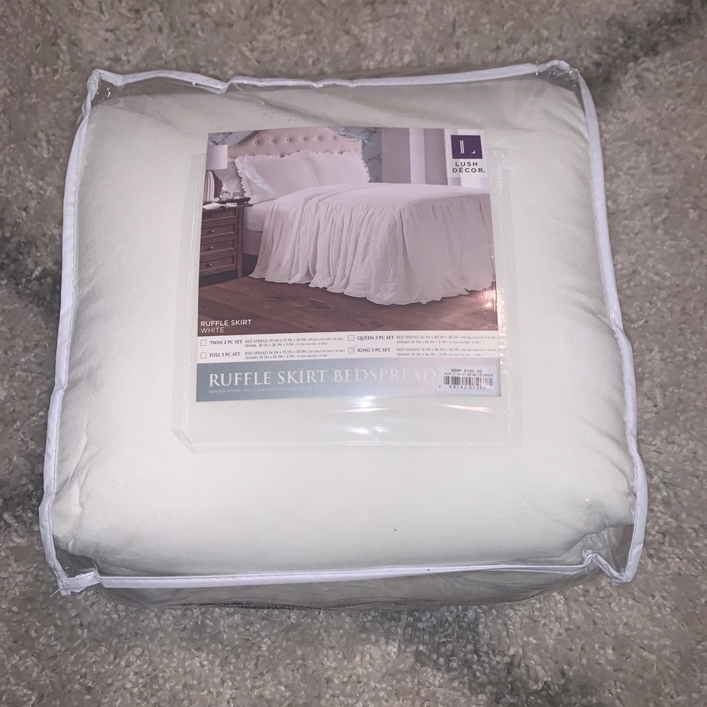 LUSH DECOR bedspread